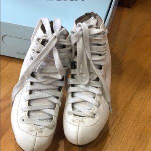 Girls ice skates OBX